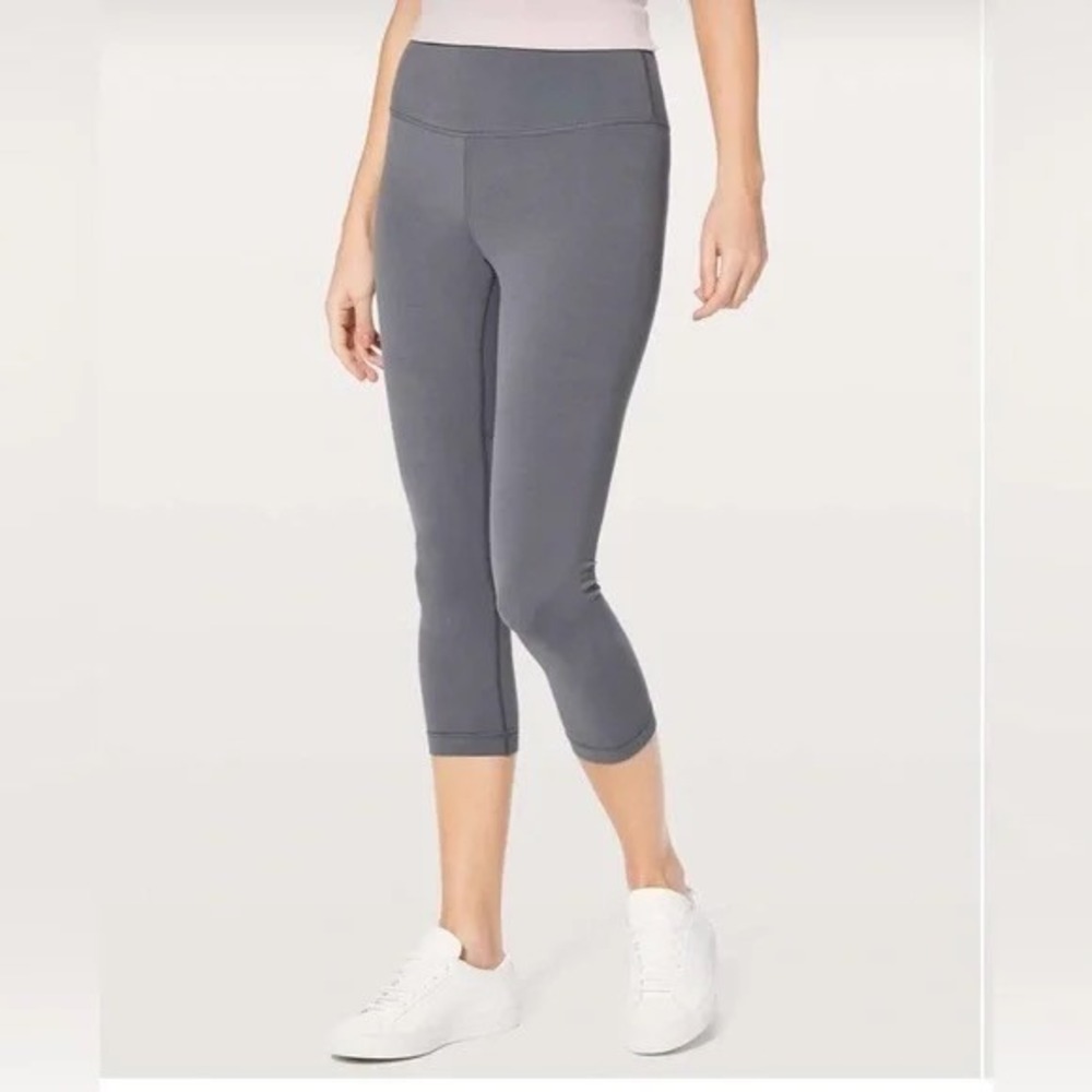Lululemon Womens Gray Cropped Leggings Yoga Pants Size 8 21" Inseam Athletic Gym